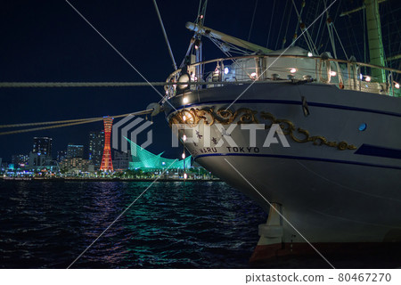 Nippon Maru 停泊在神戶港 / Shinko No. 1 Jetty 夜間 80467270