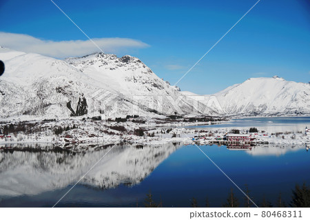 Snowy landscape of the Lofoten Islands in Norway 80468311