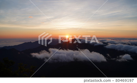 Mt. Ishizuchi: Dawn from the summit 80469197