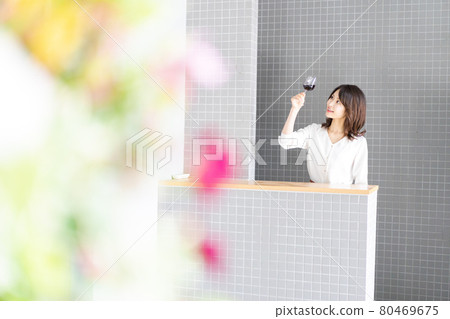 Female sommelier tasting wine Female sommelier tasting wine 80469675
