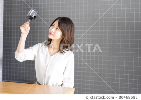 Female sommelier tasting wine 80469683