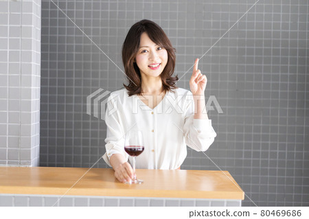 Female sommelier tasting wine 80469686