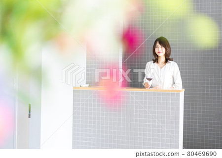 女侍酒師品酒 女侍酒師品酒 80469690