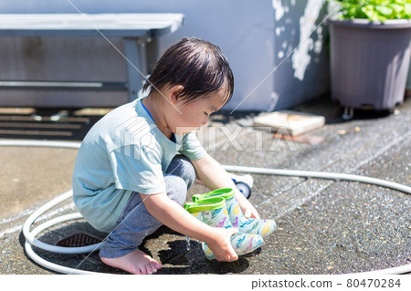 嬰兒的水上游戲 80470284