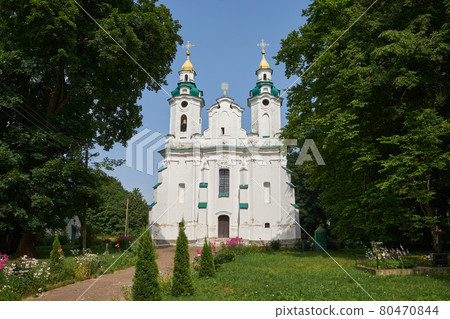 Ancient orthodox church of the Holy Trinity against a summer landscape, Volno village, Baranovichi district, Brest region, Belarus. 80470844