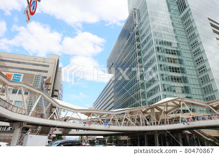 Osaka Tennoji Abeno Pedestrian Bridge 80470867