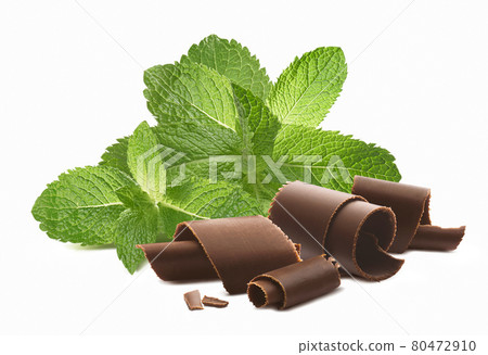 Chocolate curls and mint leaves isolated on white background 80472910