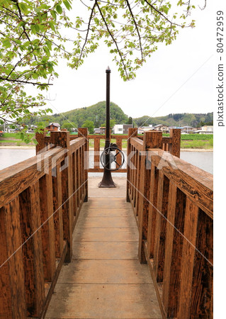 Way to manage irrigation sluice ( watergate ) with rusty shutoff wheel in countryside, Japan Way to manage irrigation sluice ( watergate ) with rusty shutoff wheel in countryside, Japan 80472959