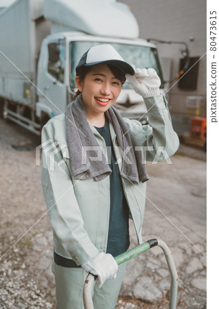 女卡車司機 80473615