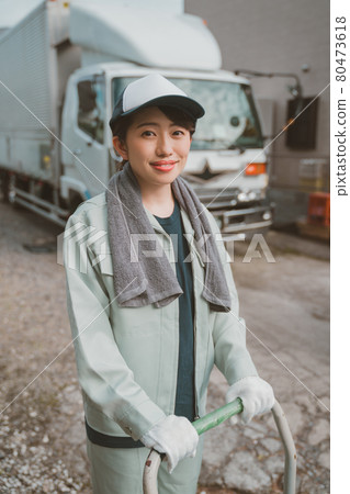 女卡車司機 80473618
