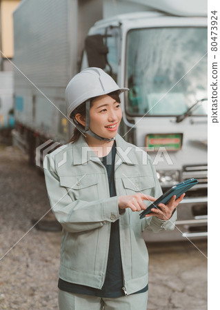Logistics sites and smart devices 80473924