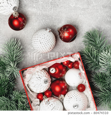 Red and white Christmas baubles in a box 80474310