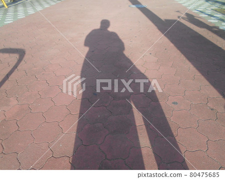 The shadow of a man relaxing on a walk in the winter afternoon 80475685
