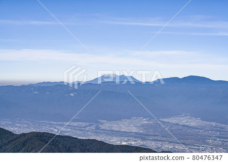Utsukushigahara Plateau in summer, overlooking Mt. Ontake from Ogahana in the early morning Utsukushigahara Plateau in summer, overlooking Mt. Ontake from Ogahana in the early morning 80476347