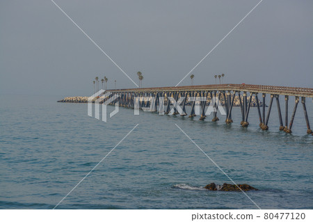 View of Richfield Pier out to Rincon Island on the Pacific Ocean. In Mussel Shoals, Ventura County, California View of Richfield Pier out to Rincon Island on the Pacific Ocean. In Mussel Shoals, Ventura County, California 80477120