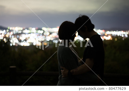 A couple snuggling up. Tatsuno Park Observatory (Kita Tatsuno, Tatsuno City, Hyogo Prefecture) * Shooting position in the comment section of the work 80477629