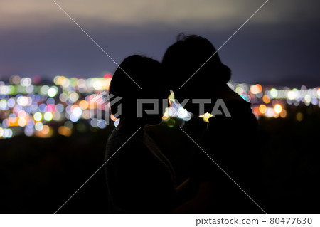 A couple snuggling up. Tatsuno Park Observatory (Kita Tatsuno, Tatsuno City, Hyogo Prefecture) * Shooting position in the comment section of the work 80477630