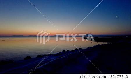 冬天的鄂霍次克海黎明 80477740