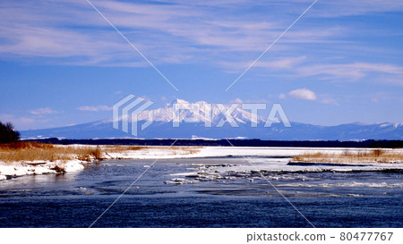 Abashiri's winter lake and Mt. Shari 80477767