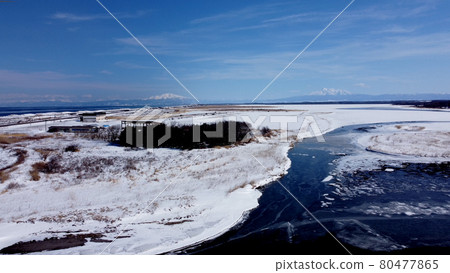 Abashiri's winter lake and Mt. Shari 80477865