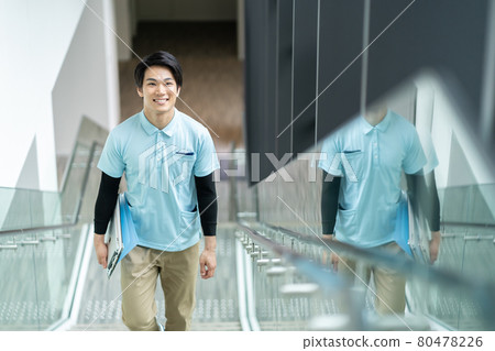 Male caregiver care image Caregiver care staff ■ Shooting cooperation "LINK FOREST" 80478226