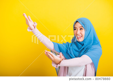 Asian Muslim Arab woman Islam wear hijab she open arms for hug 80478660
