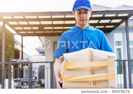 Delivery man he emotional courier hold damaged cardboard box is broken Delivery man he emotional courier hold damaged cardboard box is broken 80478678