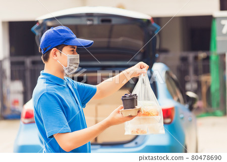 Delivery man wearing face mask making grocery giving rice food boxes plastic bags and coffee at front house Delivery man wearing face mask making grocery giving rice food boxes plastic bags and coffee at front house 80478690