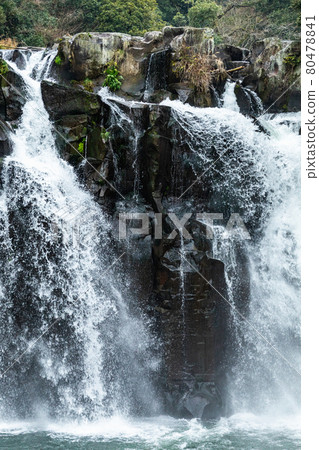 Sekinoo waterfall cutout 80478841