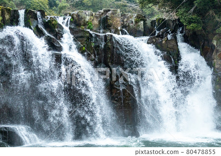Sekinoo Waterfall in the afternoon 80478855