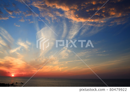 鳥取縣日本海,日落和雲彩 鳥取縣日本海,日落和雲彩 80479922