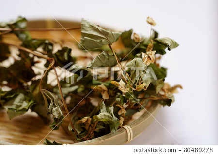 Dried Houttuynia cordata leaves Houttuynia cordata tea 80480278