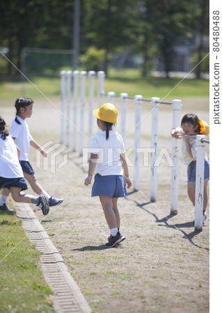 Children during breaks 80480488