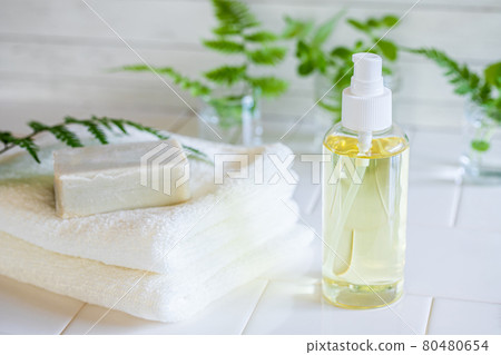 Cleansing oil, image material of beauty oil 80480654