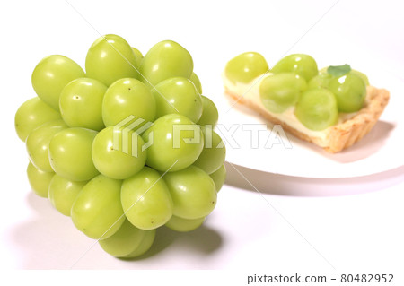 Shine Muscat and Shine Muscat Cake 80482952