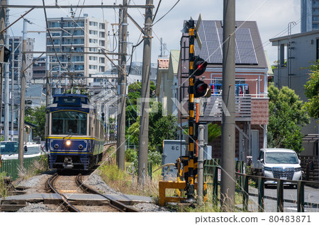 Enoden running through the town of Fujisawa 80483871