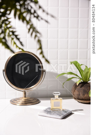 Bathroom view with perfume bottle 80484134