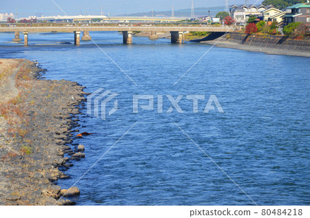 京都宇治河的風景 80484218