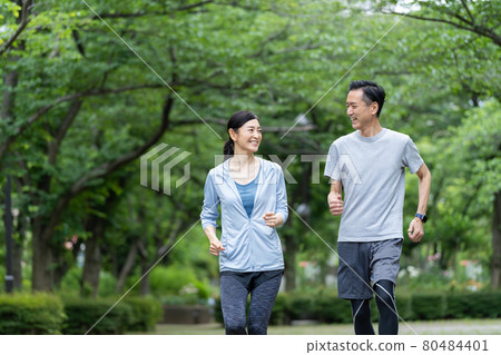 Jogging middle couple 80484401