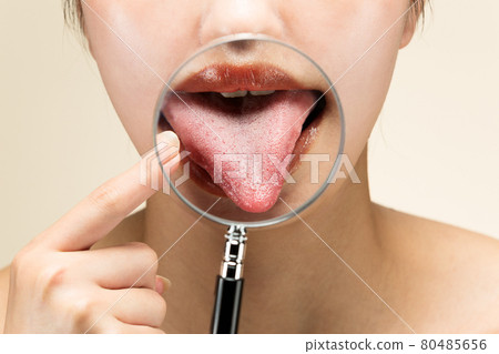 Magnifying glass, tongue close-up Magnifying glass, tongue close-up 80485656