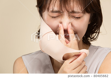 一個不喜歡面具的氣味的女人 一個不喜歡面具的氣味的女人 80485662