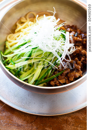 Cold noodles and warm meat miso bean paste jar jar noodles Cold noodles and warm meat miso bean paste jar jar noodles 80490569