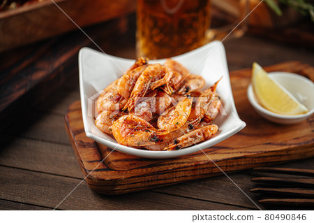 Roasted garlic shrimp appetizer with beer 80490846
