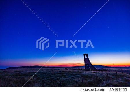 (Nagano Prefecture) Utsukushigahara Plateau Beauty Tower Dawn (Nagano Prefecture) Utsukushigahara Plateau Beauty Tower Dawn 80491465