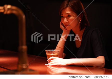 A woman who drinks alone A woman who drinks alone 80492339