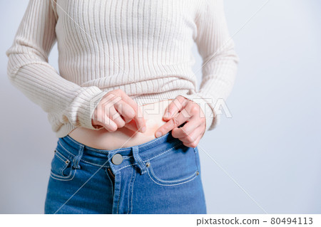 應用和去除雌激素、生育治療、更年期的女性 80494113