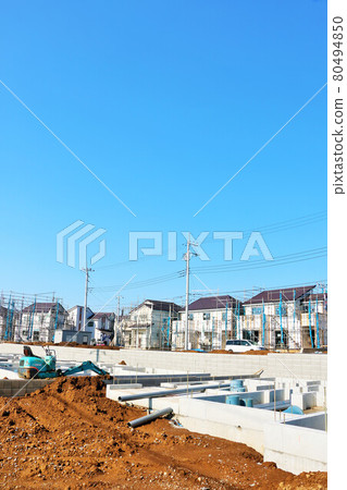 Construction site of blue sky 80494850