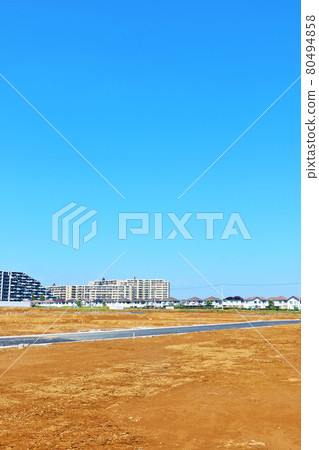 藍天下的土地開發 80494858
