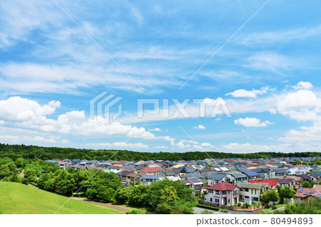 Cityscape with refreshing blue sky 80494893