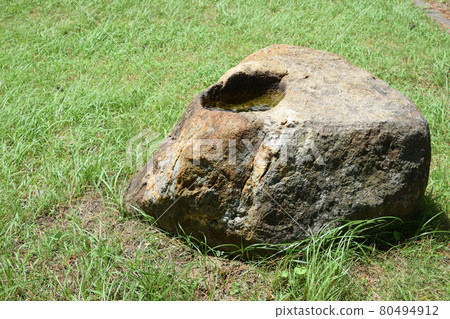 Nariakira在Nezohara台場遺址使用的chozubachi 80494912